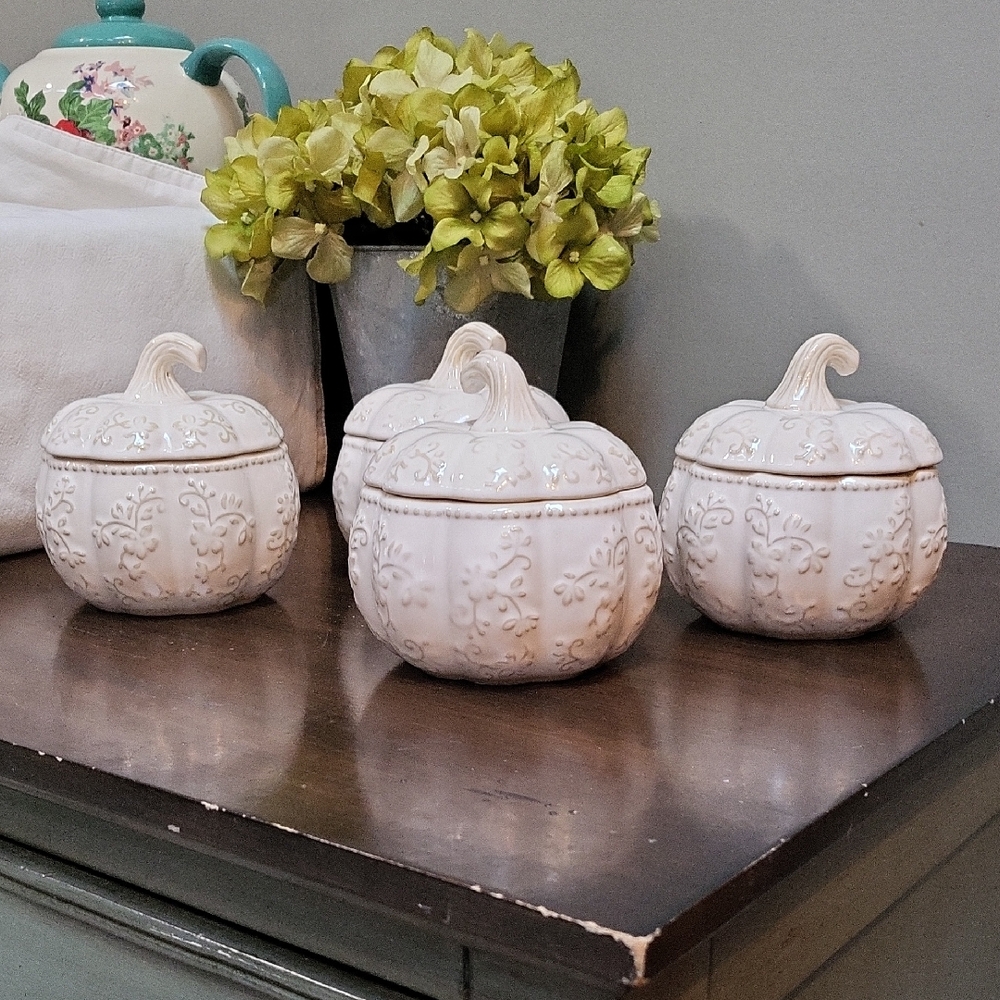 Temp-Tations Cream Embossed Pumpkin Containers